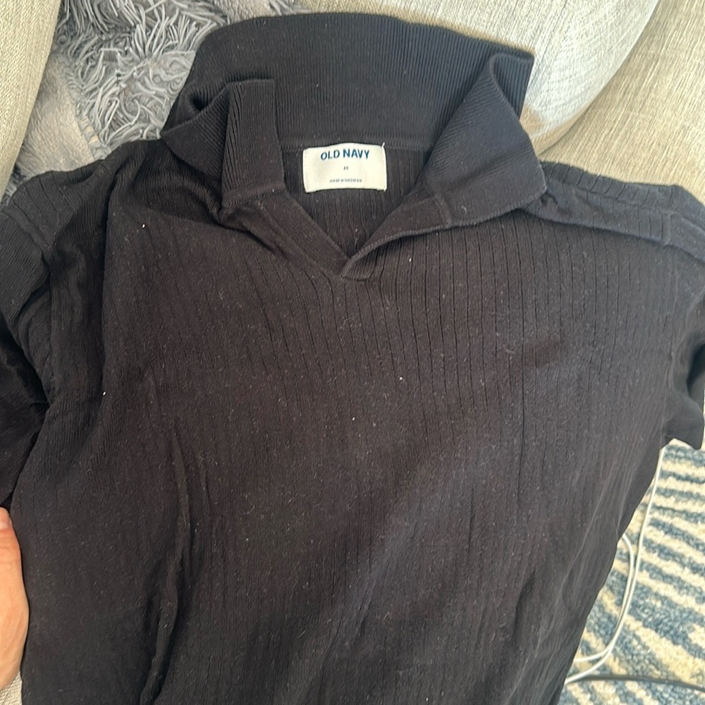 Black old navy polo tee
